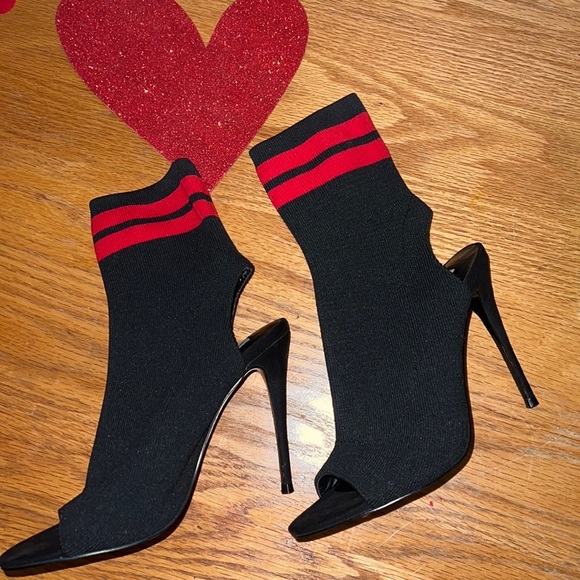 Valentines date ?? 🥂🤩 - Picture 2 of 2